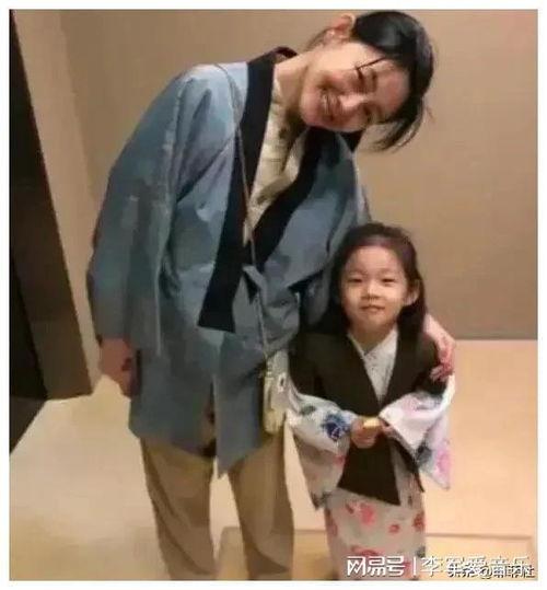 娱乐圈吃瓜爆料记者,揭秘明星幕后真相!